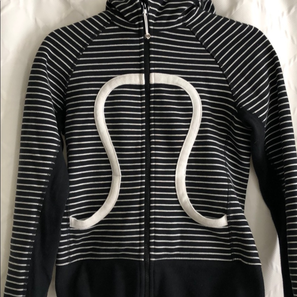 LAST CHANCE. GUC Lululemon rare scuba hoodie